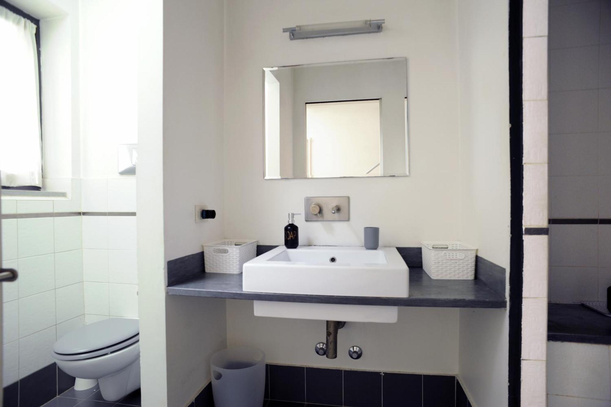 Sant Ambrogio Courtyard Room In Shared Flat Milão Exterior foto